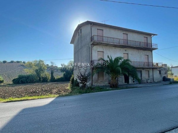 pentavano in vendita ad Ancarano in zona Casette