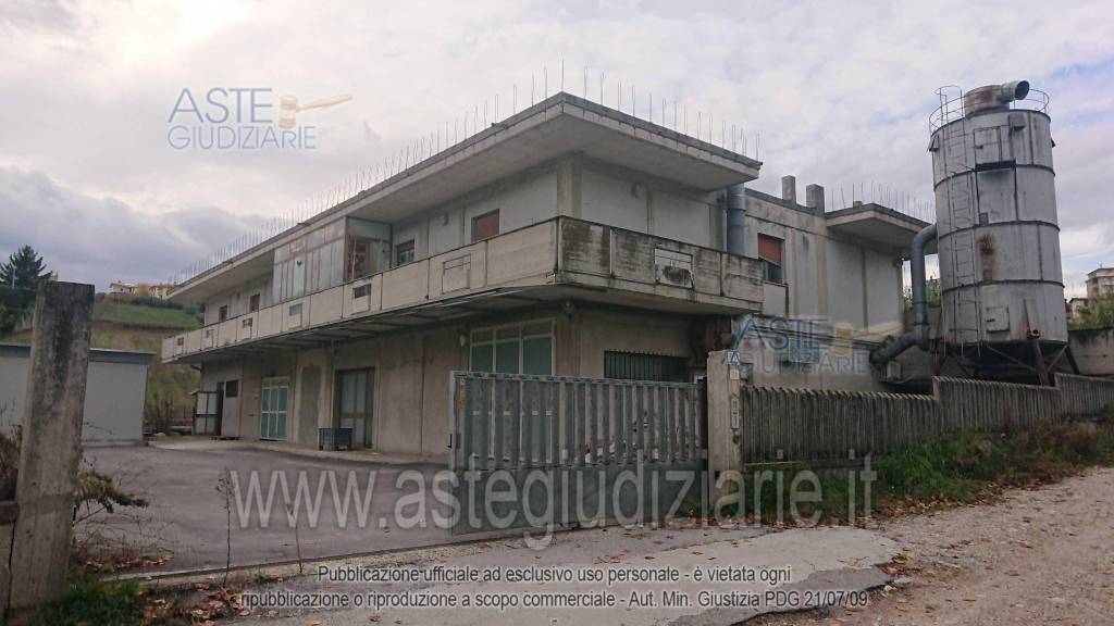 locale commerciale in vendita ad Ancarano