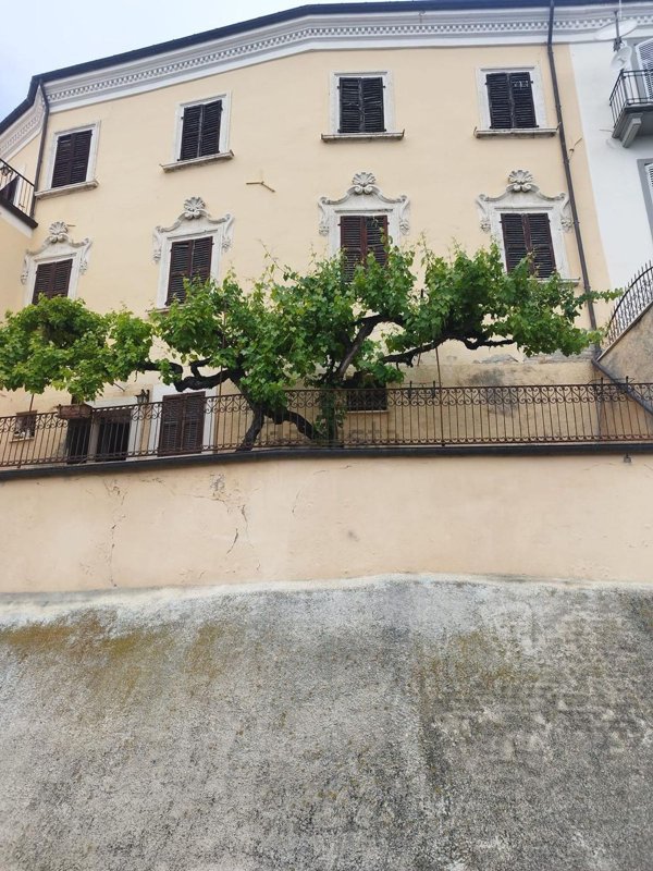 casa indipendente in vendita ad Ancarano in zona Madonna della Carità