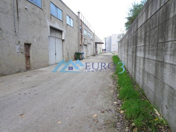 negozio in vendita ad Ancarano