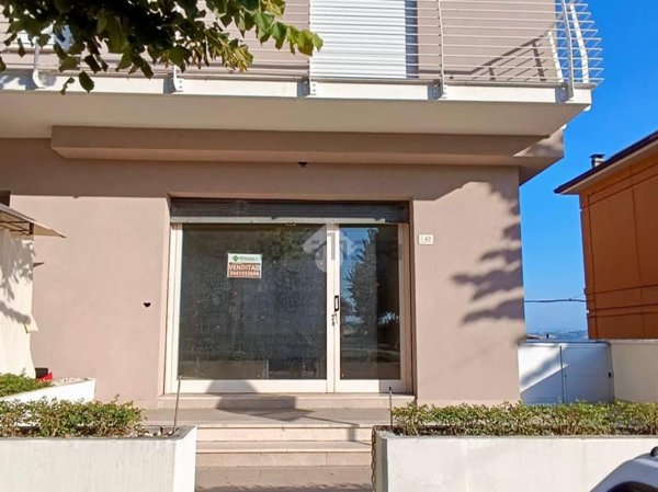 locale commerciale in vendita ad Ancarano