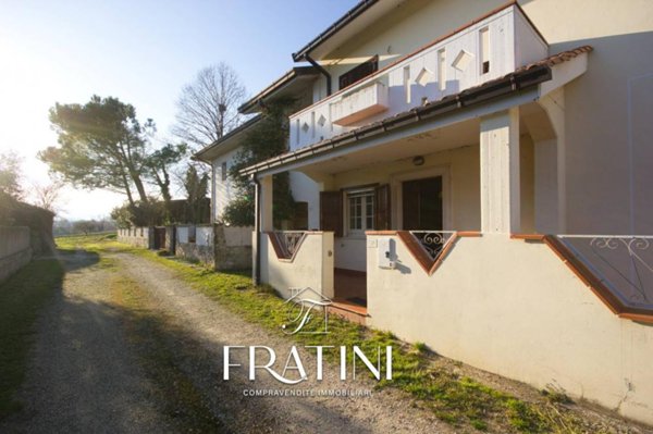 casa indipendente in vendita ad Ancarano in zona Casette