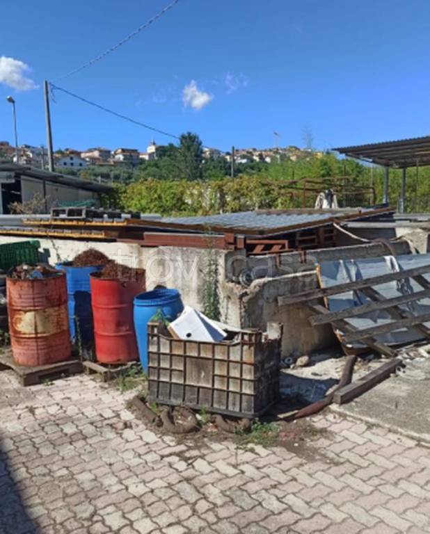 locale commerciale in vendita ad Ancarano