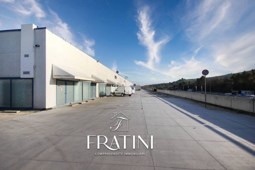 locale commerciale in vendita ad Ancarano