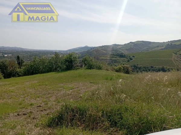 terreno in vendita ad Ancarano in zona Madonna della Carità