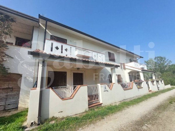 casa indipendente in vendita ad Ancarano in zona Madonna della Carità