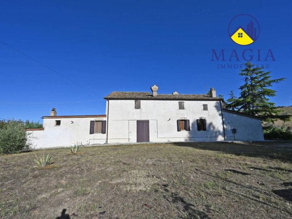casa indipendente in vendita ad Ancarano in zona Madonna della Carità