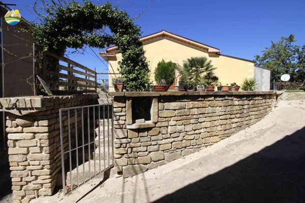 casa indipendente in vendita ad Arsita