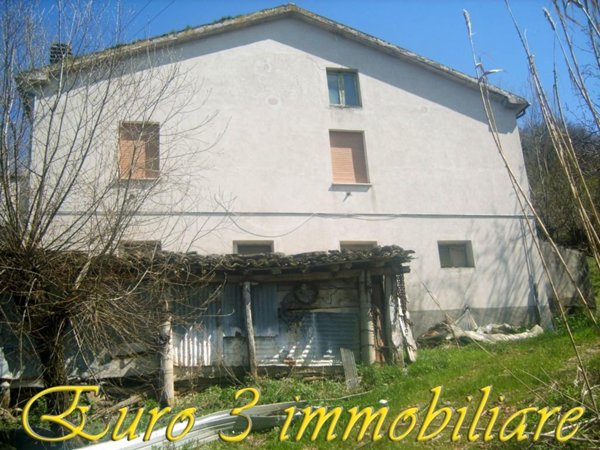 casale in vendita ad Arsita