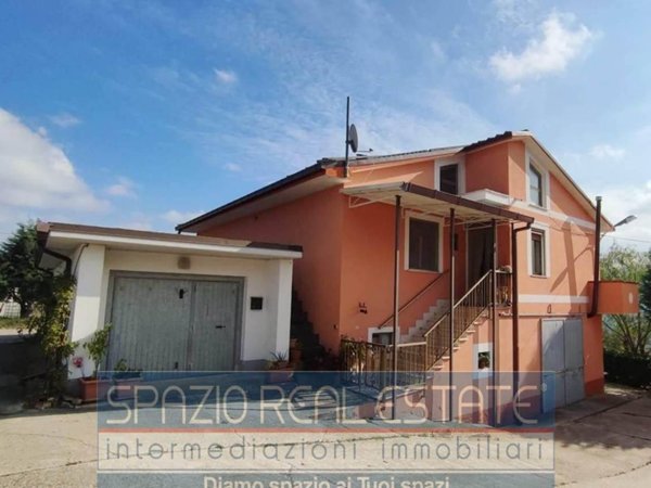 casa indipendente in vendita ad Arsita