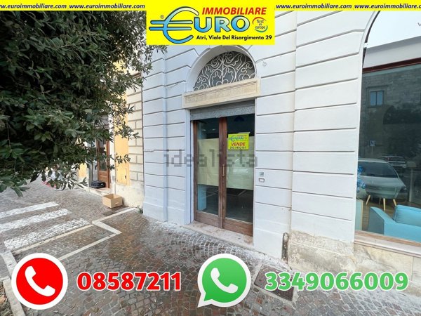 locale commerciale in vendita ad Atri