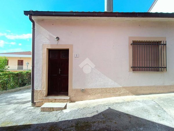 casa indipendente in vendita ad Atri in zona Santa Margherita
