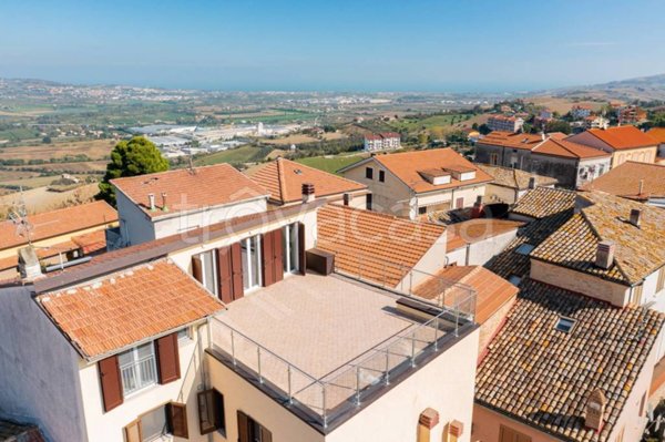 appartamento in vendita ad Atri in zona Casoli