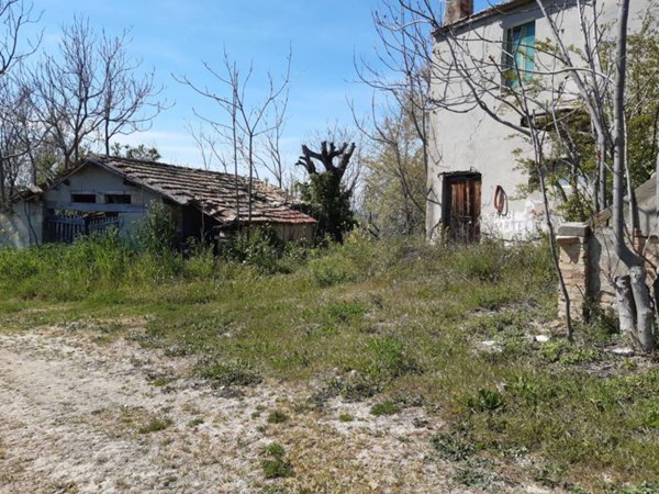 terreno edificabile in vendita ad Atri