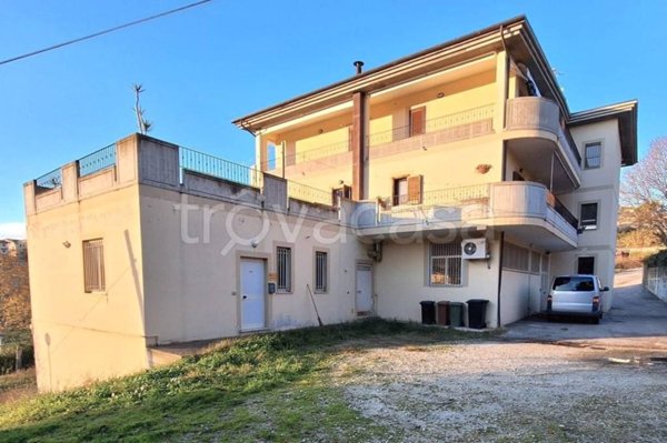 appartamento in vendita ad Atri in zona Casoli