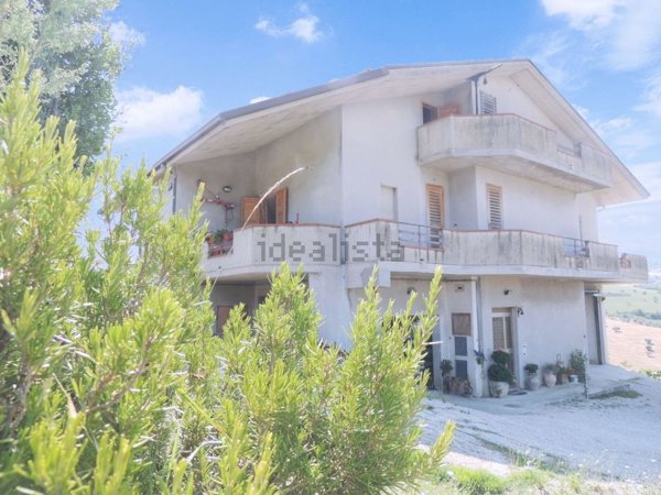 casa indipendente in vendita ad Atri in zona Casoli