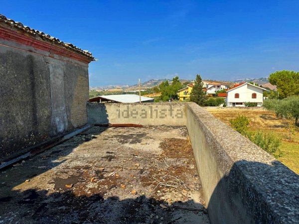 pentavano in vendita ad Atri in zona Treciminiere