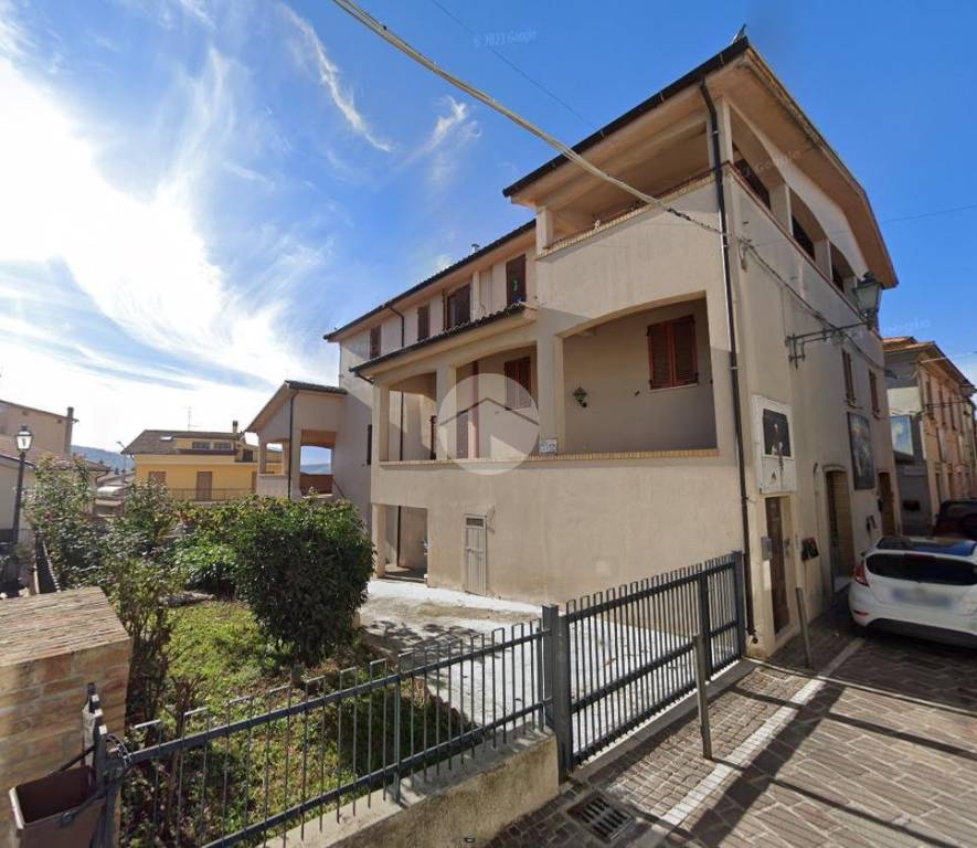 appartamento in vendita ad Atri in zona Casoli