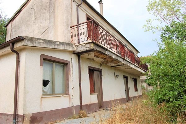 casa indipendente in vendita ad Atri in zona Casoli