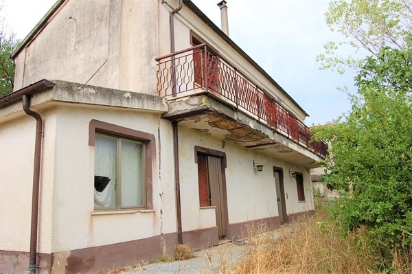 casa indipendente in vendita ad Atri in zona Casoli