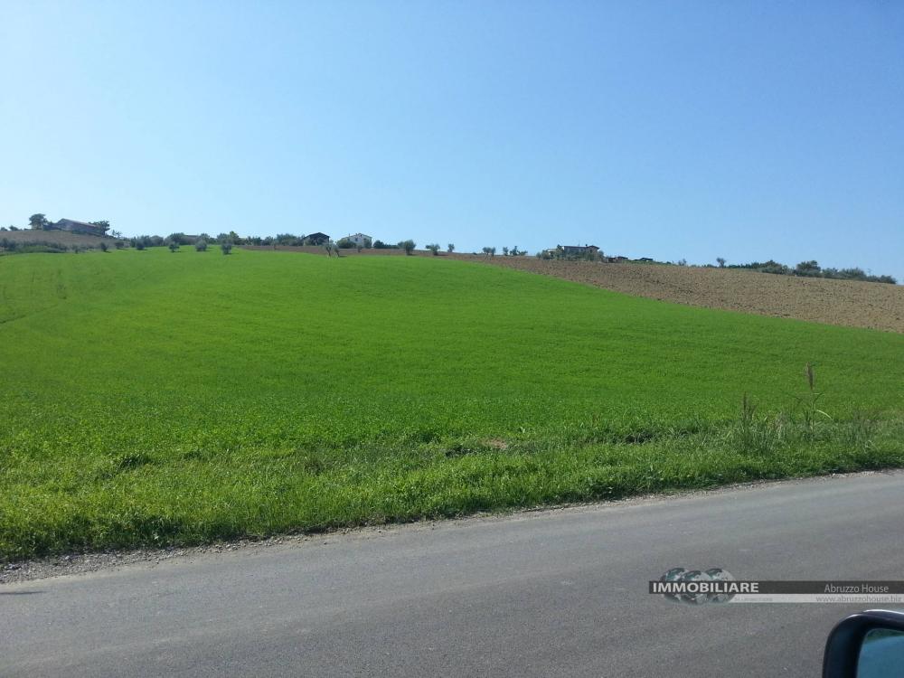terreno agricolo in vendita ad Atri in zona Casoli