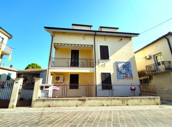 casa indipendente in vendita ad Atri in zona Casoli