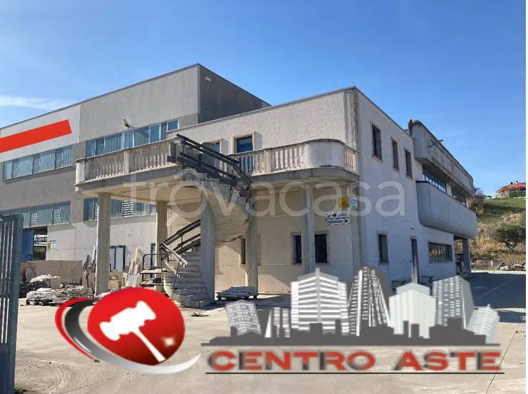 locale commerciale in vendita ad Atri