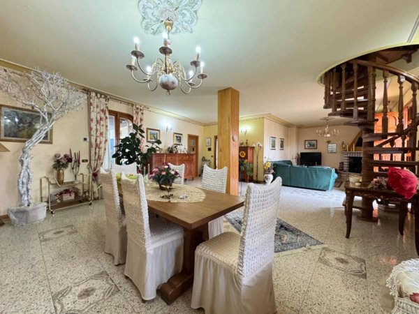 casa indipendente in vendita ad Atri in zona Casoli