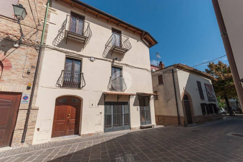 casa indipendente in vendita ad Atri in zona Casoli