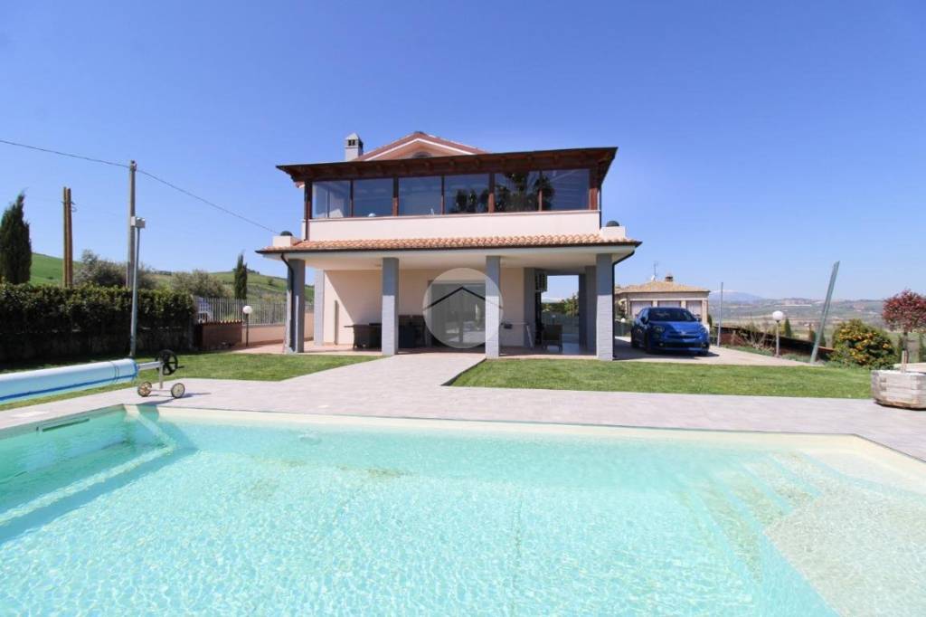 casa indipendente in vendita ad Atri