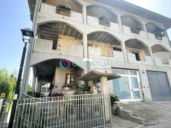 casa indipendente in vendita ad Atri in zona Santa Margherita