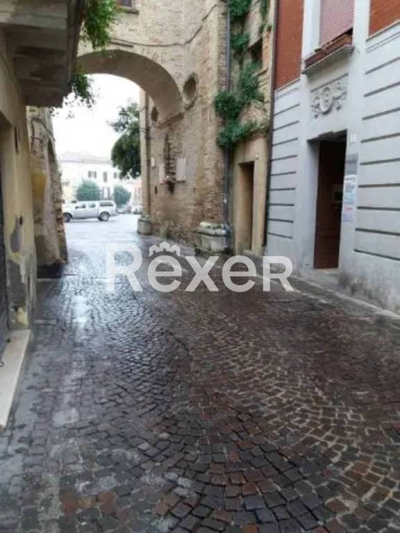 negozio in vendita ad Atri
