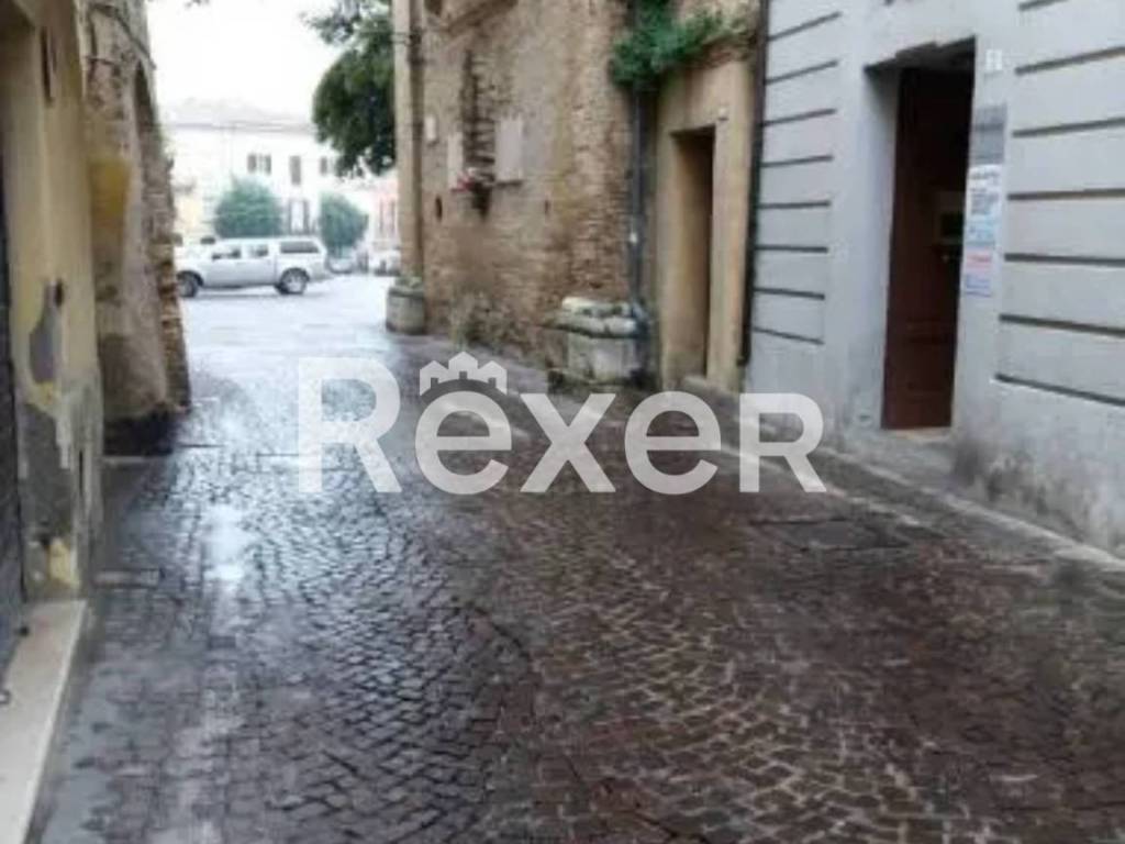 negozio in vendita ad Atri