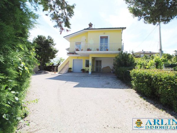 casa indipendente in vendita ad Atri in zona Treciminiere