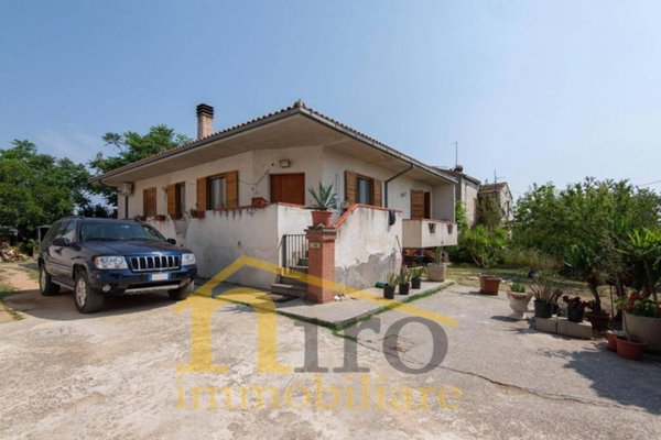 casa indipendente in vendita ad Atri