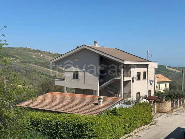 casa indipendente in vendita ad Atri in zona Treciminiere