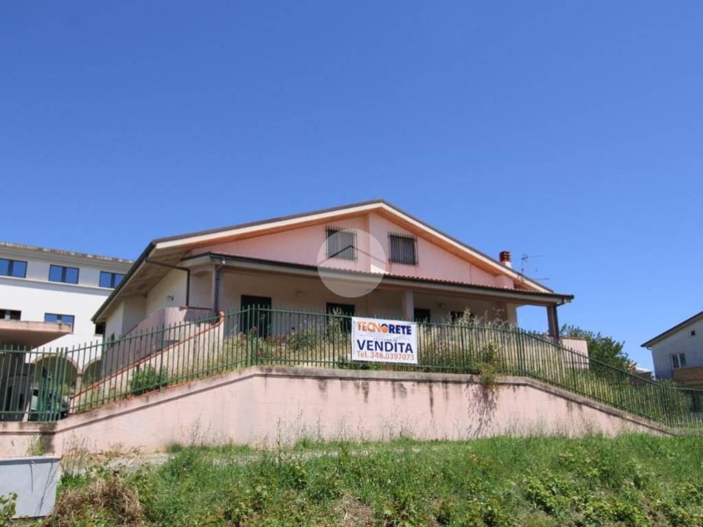 casa indipendente in vendita ad Atri