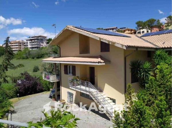 casa indipendente in vendita ad Atri in zona Casoli