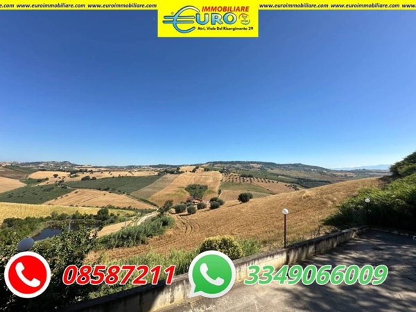 appartamento in vendita ad Atri in zona Casoli
