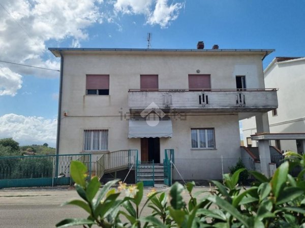 appartamento in vendita ad Atri in zona Fontanelle