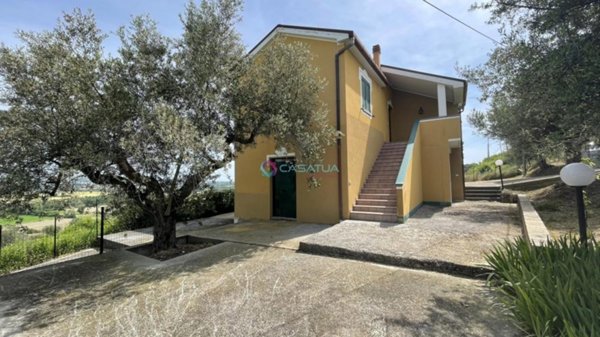 casa indipendente in vendita ad Atri in zona Casoli