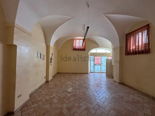 locale commerciale in vendita ad Atri