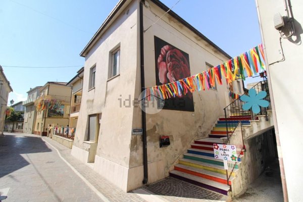 appartamento in vendita ad Atri in zona Casoli