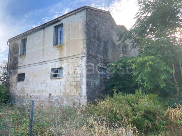 casa indipendente in vendita ad Atri in zona Treciminiere