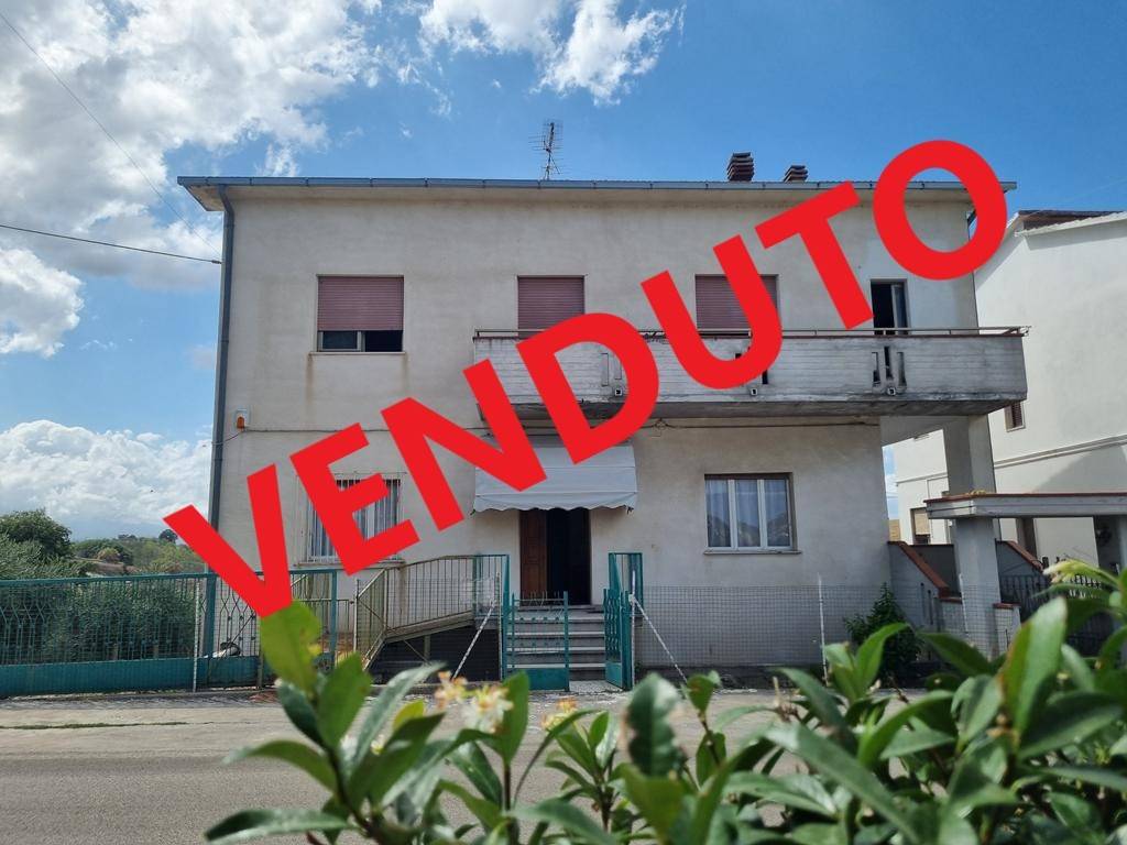 appartamento in vendita ad Atri in zona Fontanelle