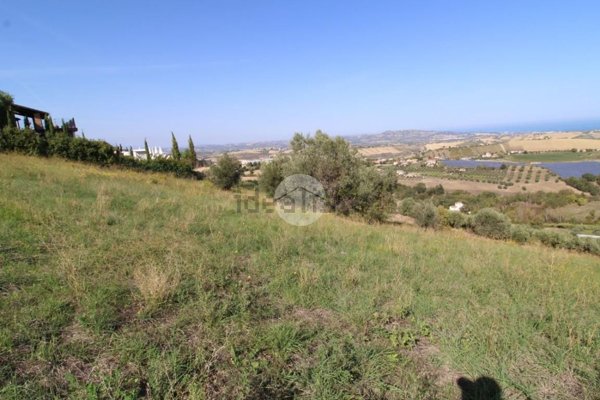 terreno edificabile in vendita ad Atri