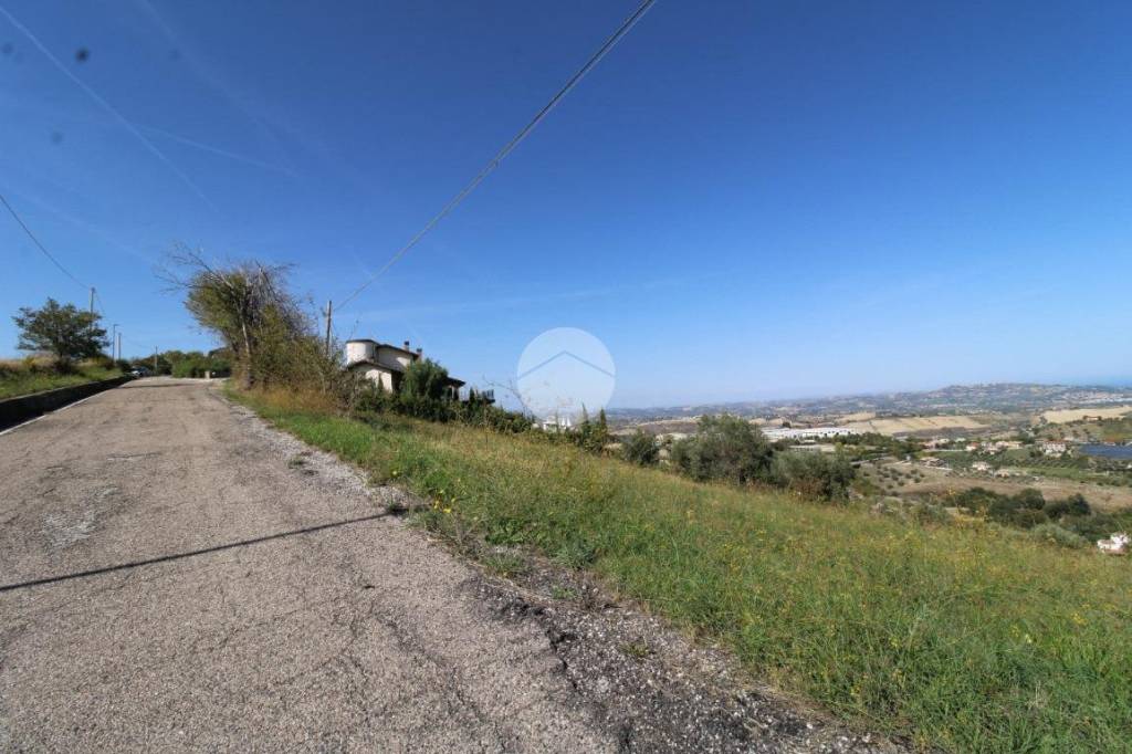 terreno edificabile in vendita ad Atri