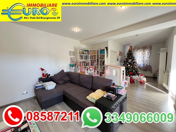 casa indipendente in vendita ad Atri in zona Santa Margherita