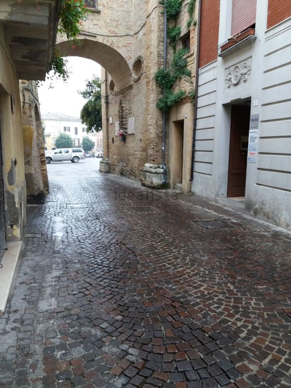 locale commerciale in vendita ad Atri