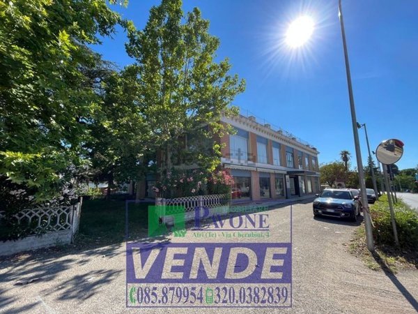 locale commerciale in vendita ad Atri